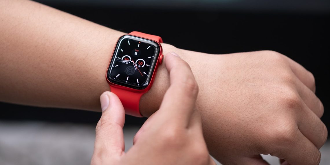 Apple Watch's Fall Detection Saves Life - The Incredible Story of a Woman's Survival - Technology News - tech Updates - Tech Saves Lives - Before You Take
