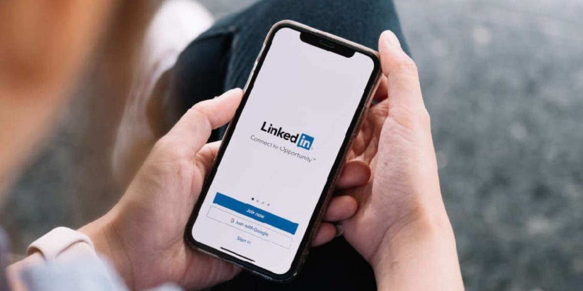 LinkedIn to Cut Over 700 Jobs and Shut Down InCareers App in China - Latest IT Industry News - Technology News - Tech Updates - Before You Take