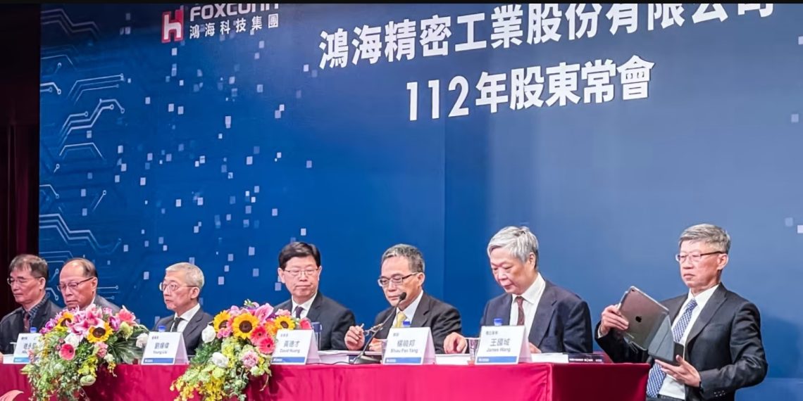 Apple Explores AI Service Testing Using Foxconn's Servers Manufactured in Vietnam - Electronics News India - Tech Updates - Before You Take