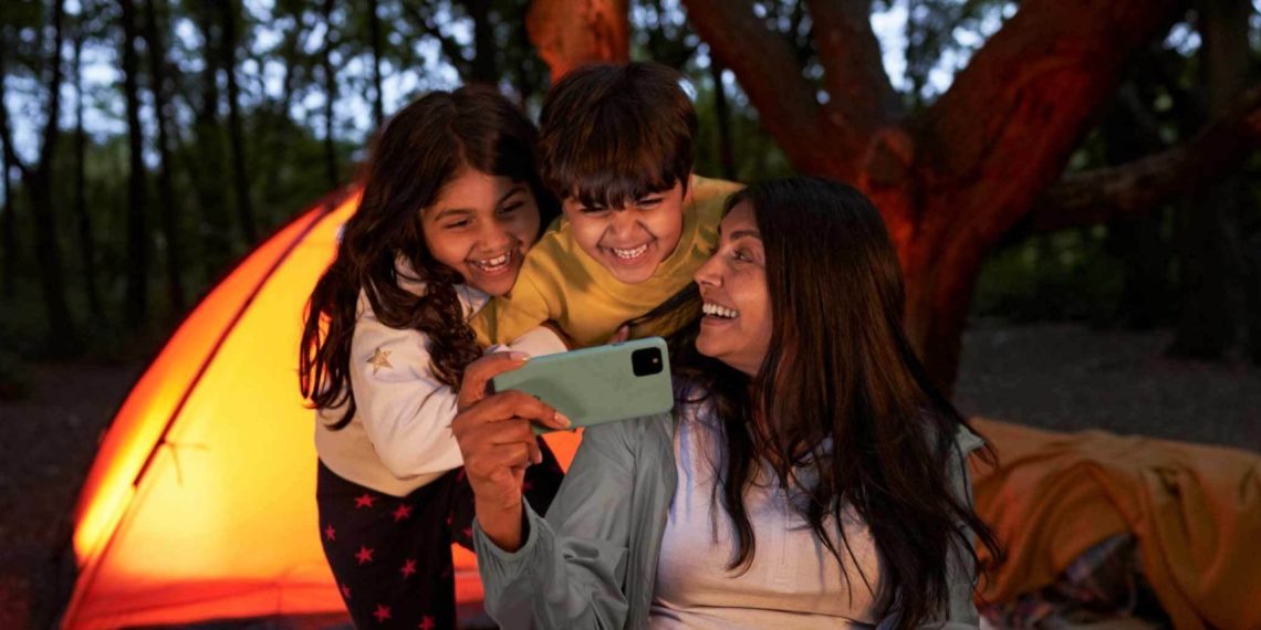 Google Pokes Fun at iPhone 15 in Playful Ad, Drops Hints about USB-C Adoption - Tech News India - Updates - Launch - Tech Humor - Before You Take