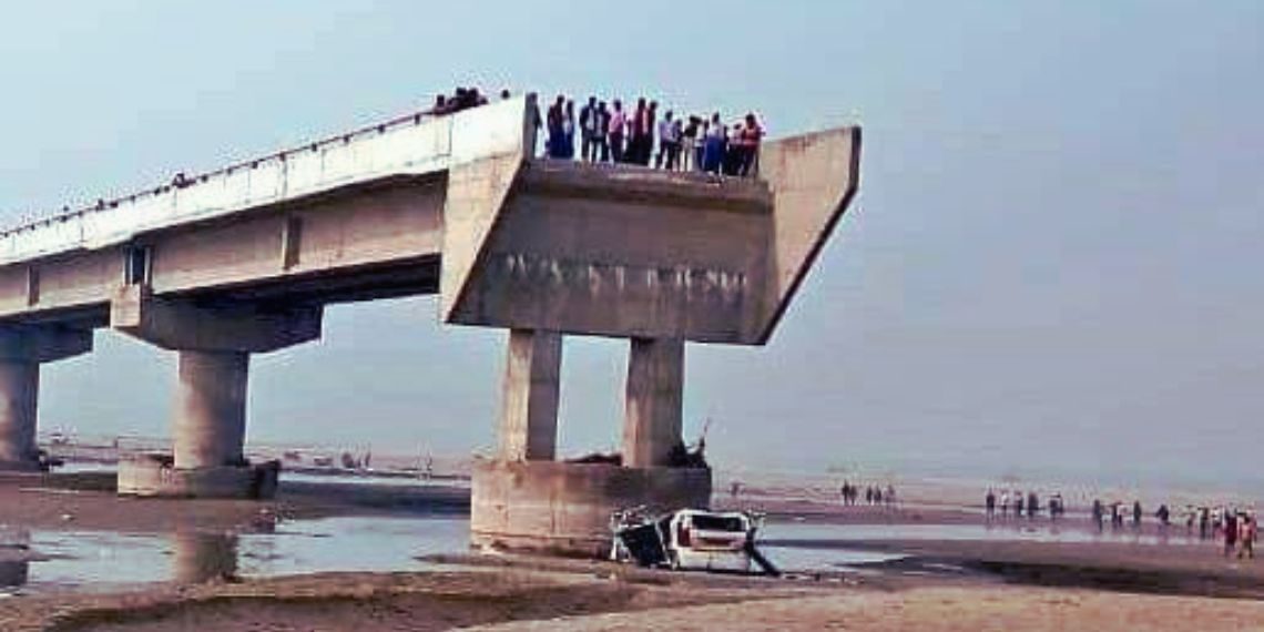 Three Dead After Google Maps Guides Car onto Unfinished Flyover in Uttar Pradesh; Authorities and Google Investigate - Before You Take